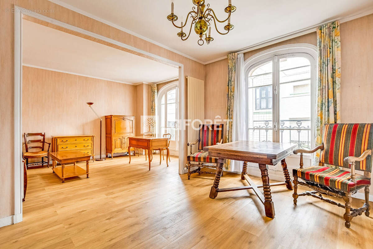 Vaugirard ? Bel appartement ancien traversant de 77 m² au pied des commerces - photo 2