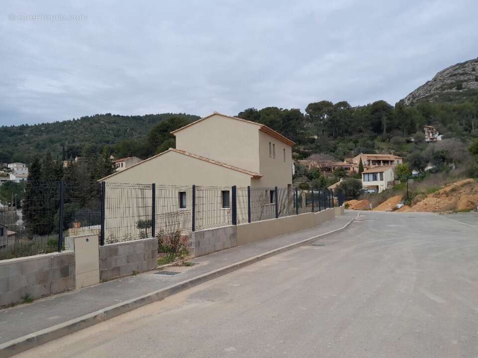 Terrain à ROQUEVAIRE