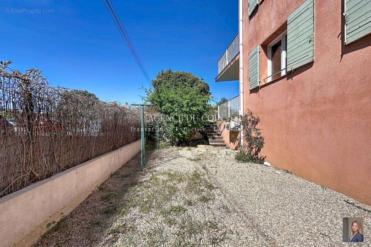 Appartement à LE MUY