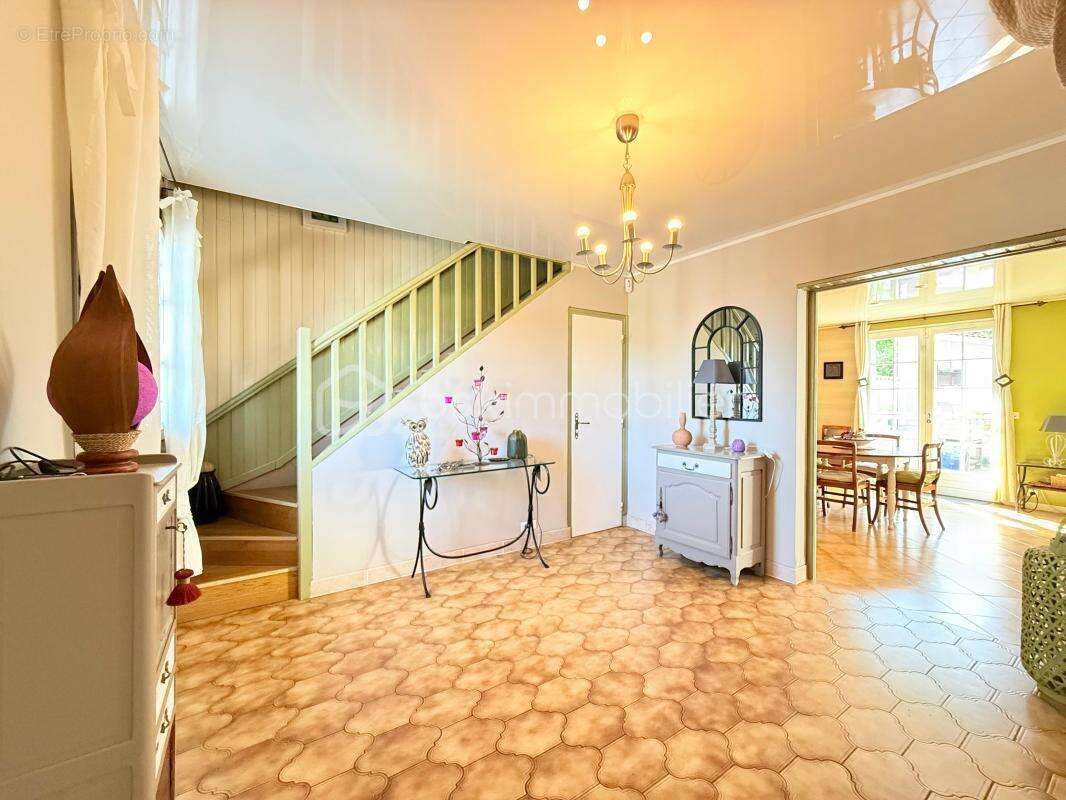 Maison spacieuse avec terrasse et jardin dans un cadre serein - photo 6