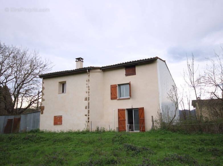 Maison à L&#039;AIGUILLON