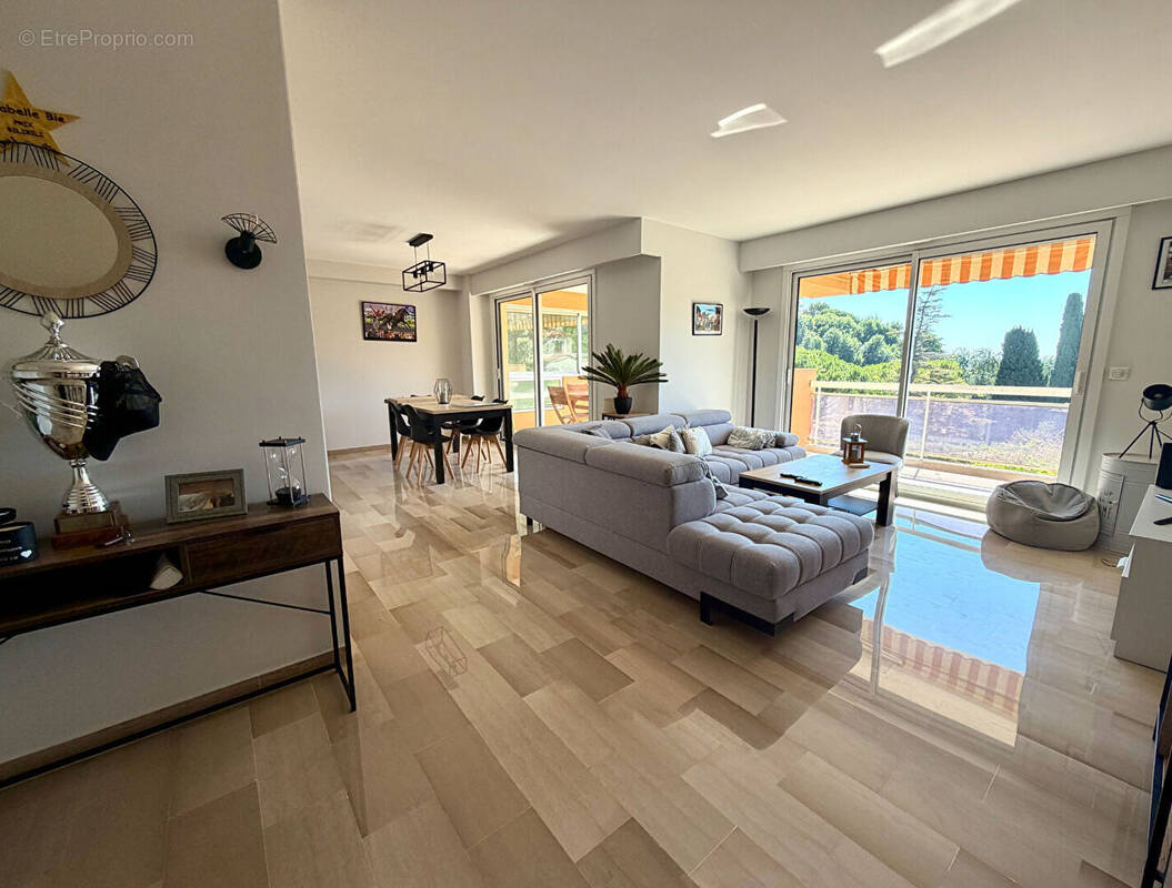 Appartement à VILLENEUVE-LOUBET