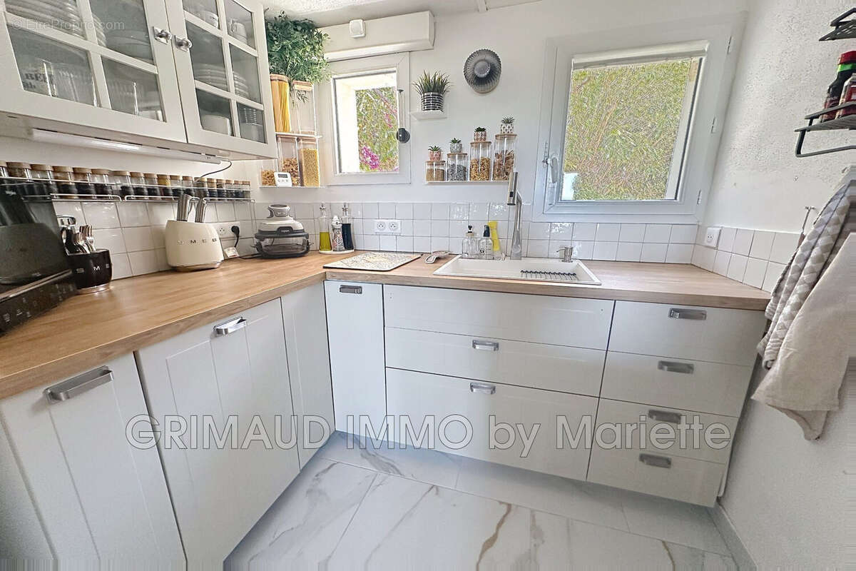 Appartement à COGOLIN