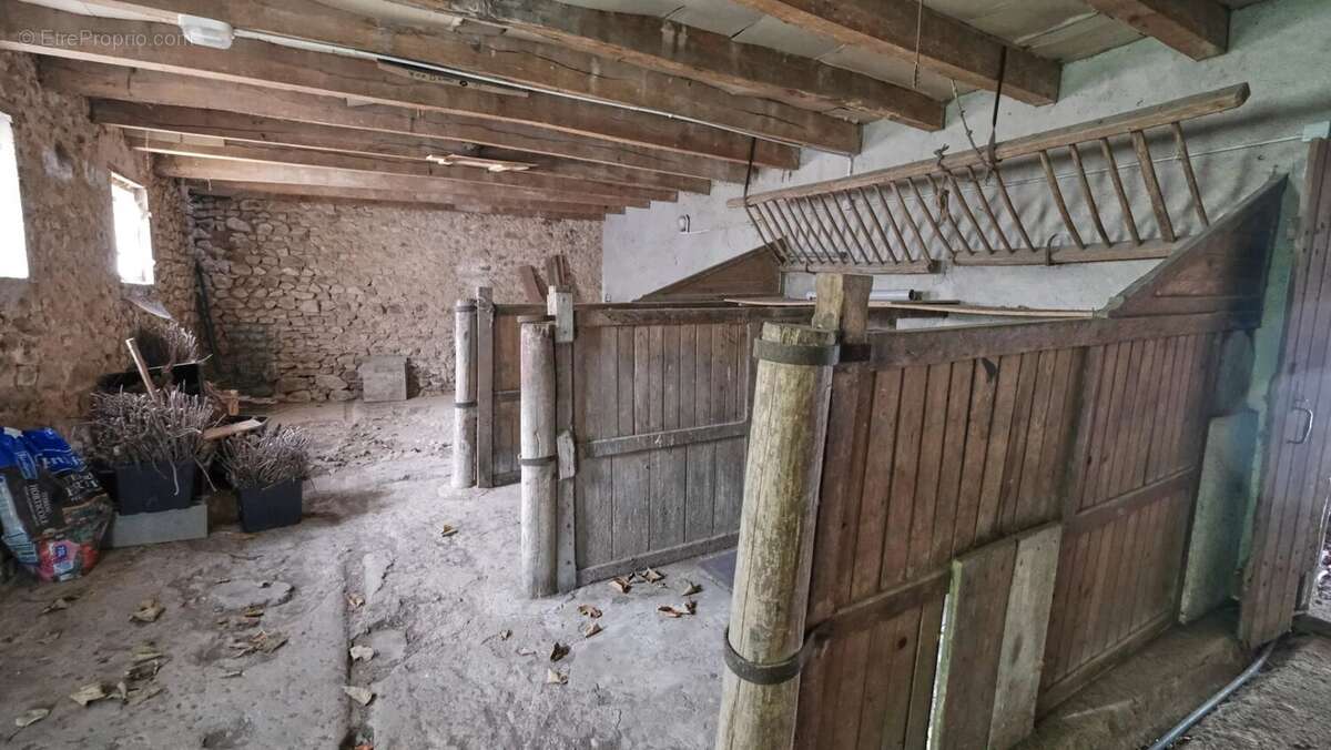 Maison à OUROUX-EN-MORVAN