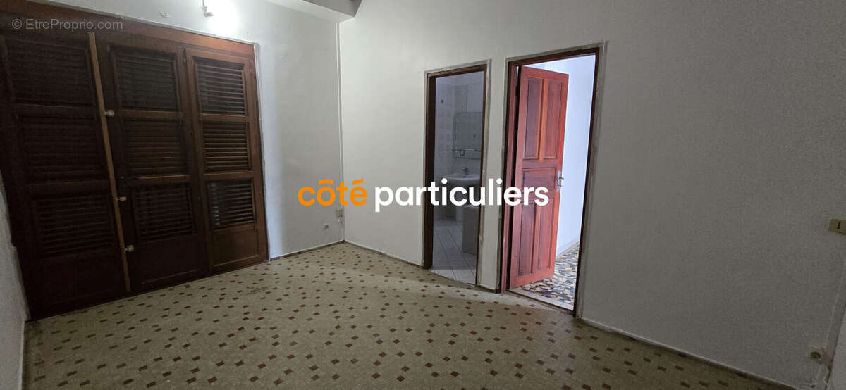 Maison à PETIT-BOURG