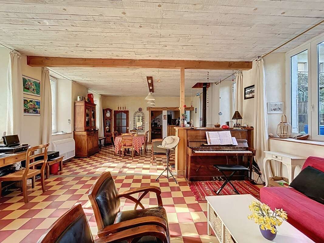 Maison à SAINT-MARTIN-SUR-LAVEZON