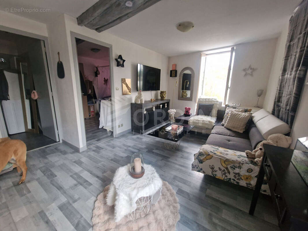 Appartement à GY-L'EVEQUE