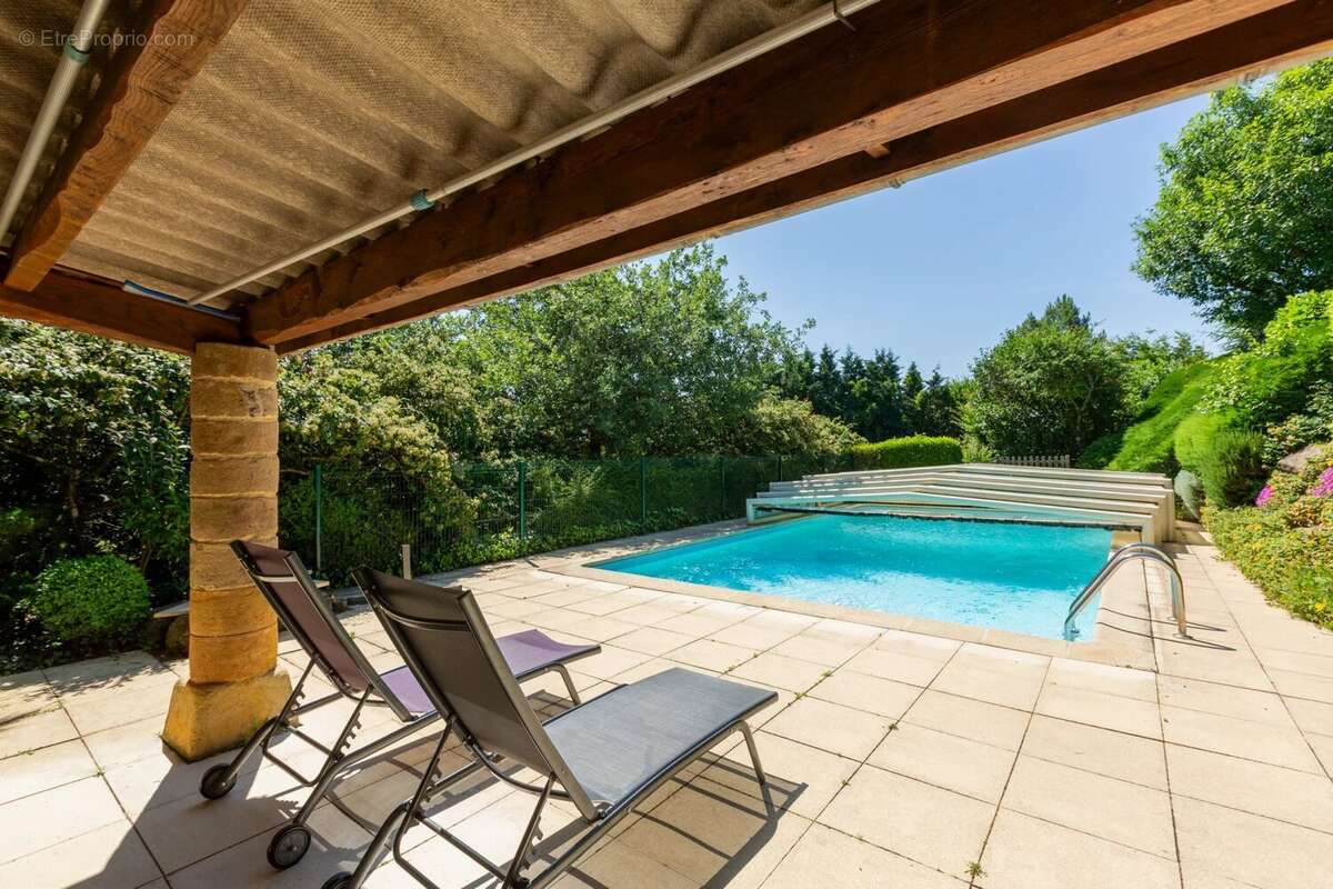 Maison à SAINT-GENIS-LES-OLLIERES