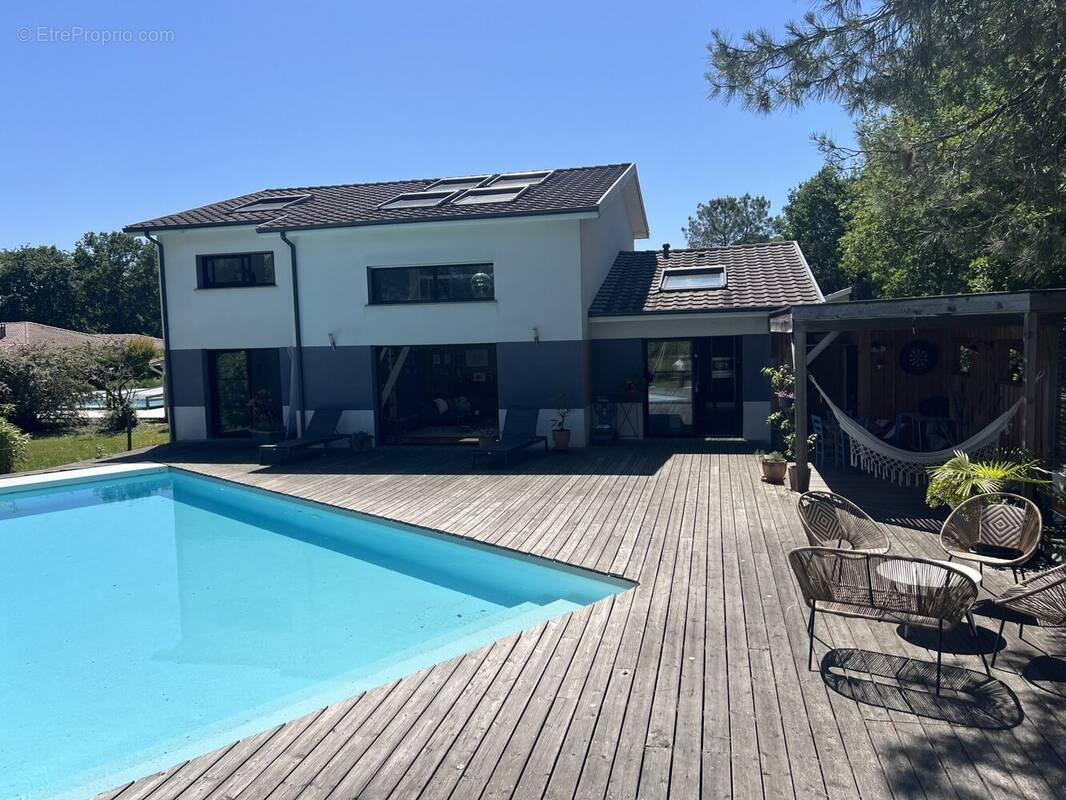 VILLA CONTEMPORAINE - Maison à BLANQUEFORT