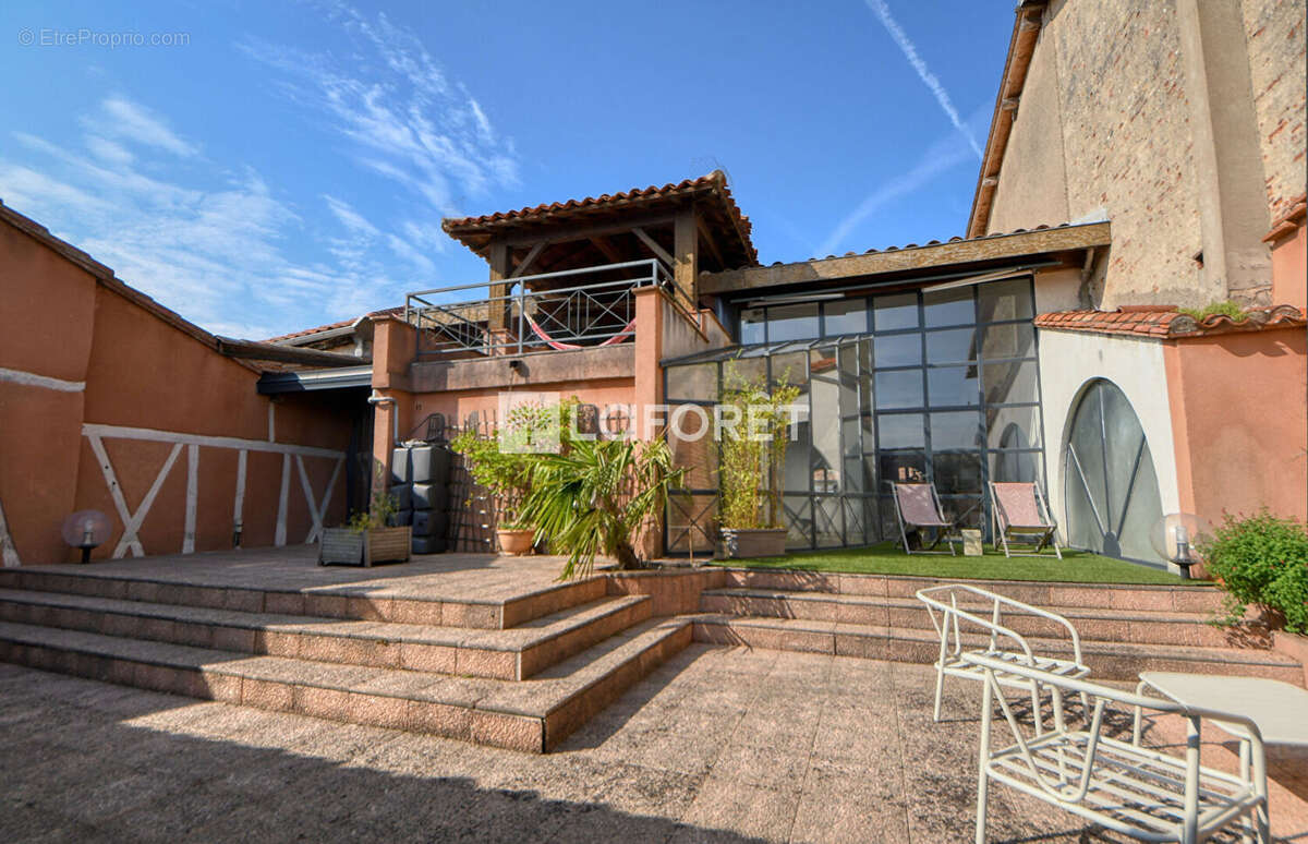 Propriété d'exception avec terrasse et vue sur les toits de Lisle-sur-Tarn - photo 12