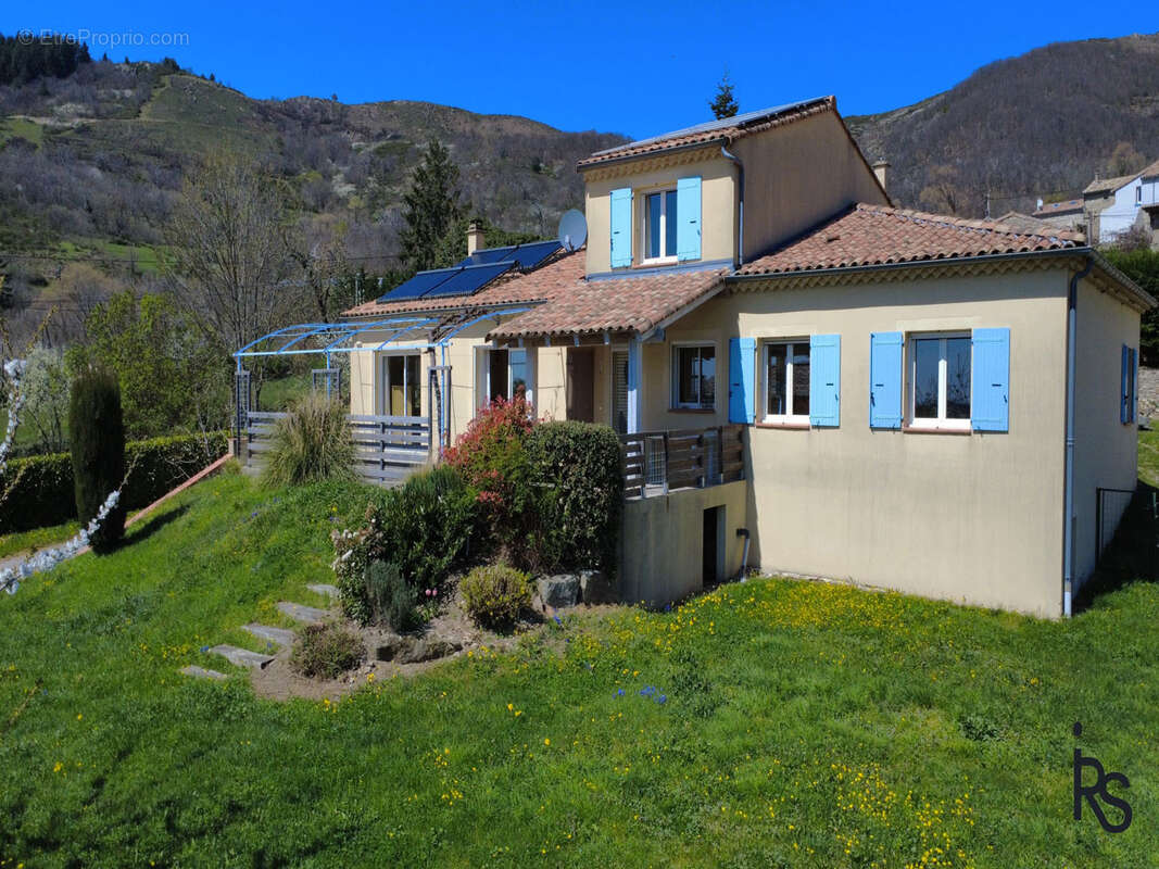 Maison à SAINT-ETIENNE-DE-BOULOGNE