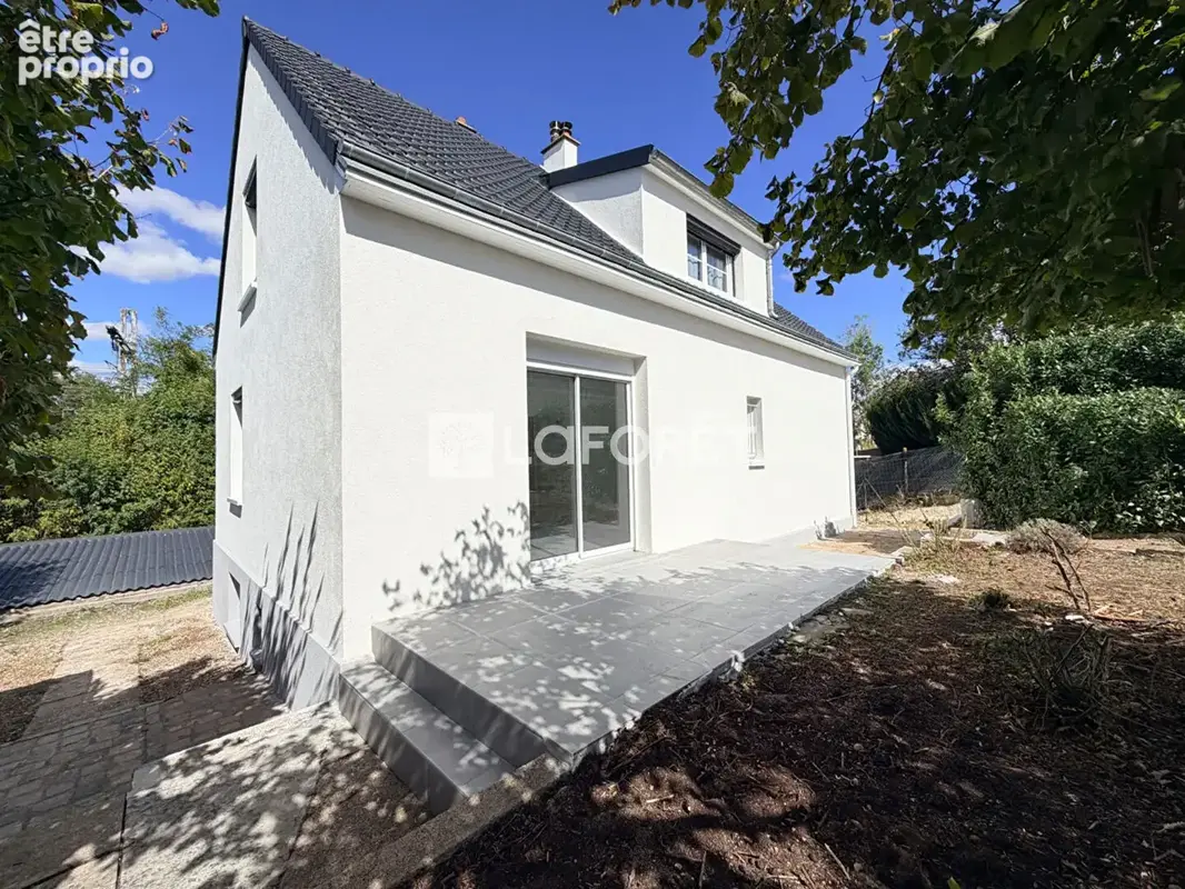 Maison rénovée de 115 m², 4 chambres, sous-sol total et jardin arboré - photo 2