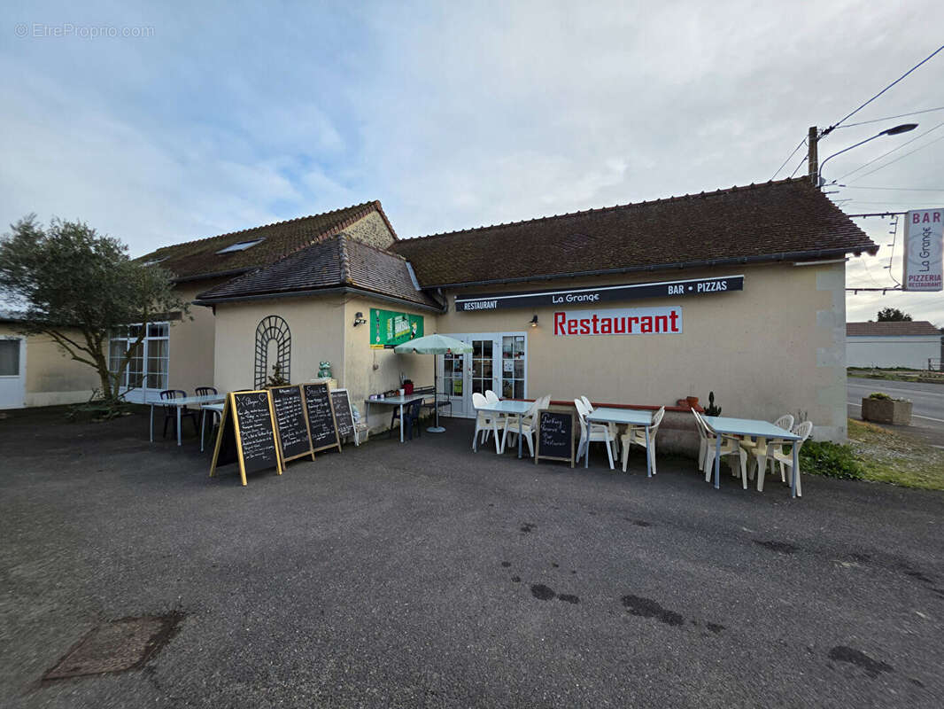 Commerce à COUSSAY-LES-BOIS