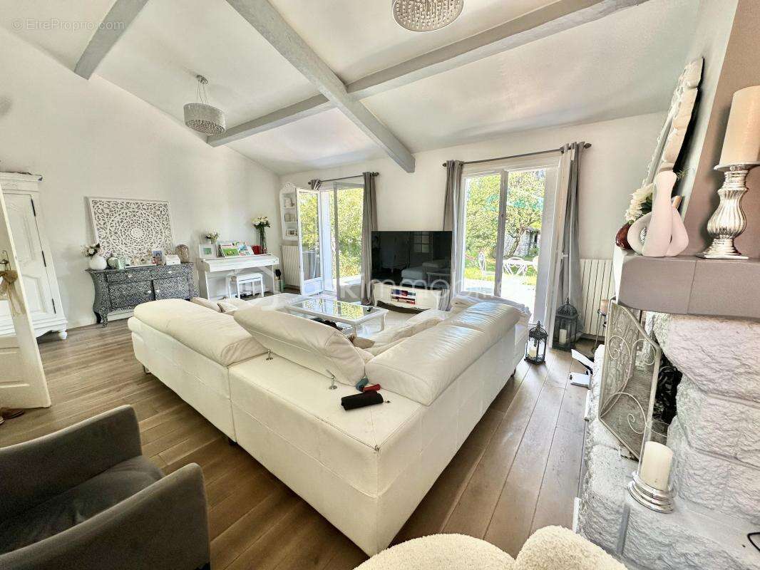 Maison à VERRIERES-LE-BUISSON