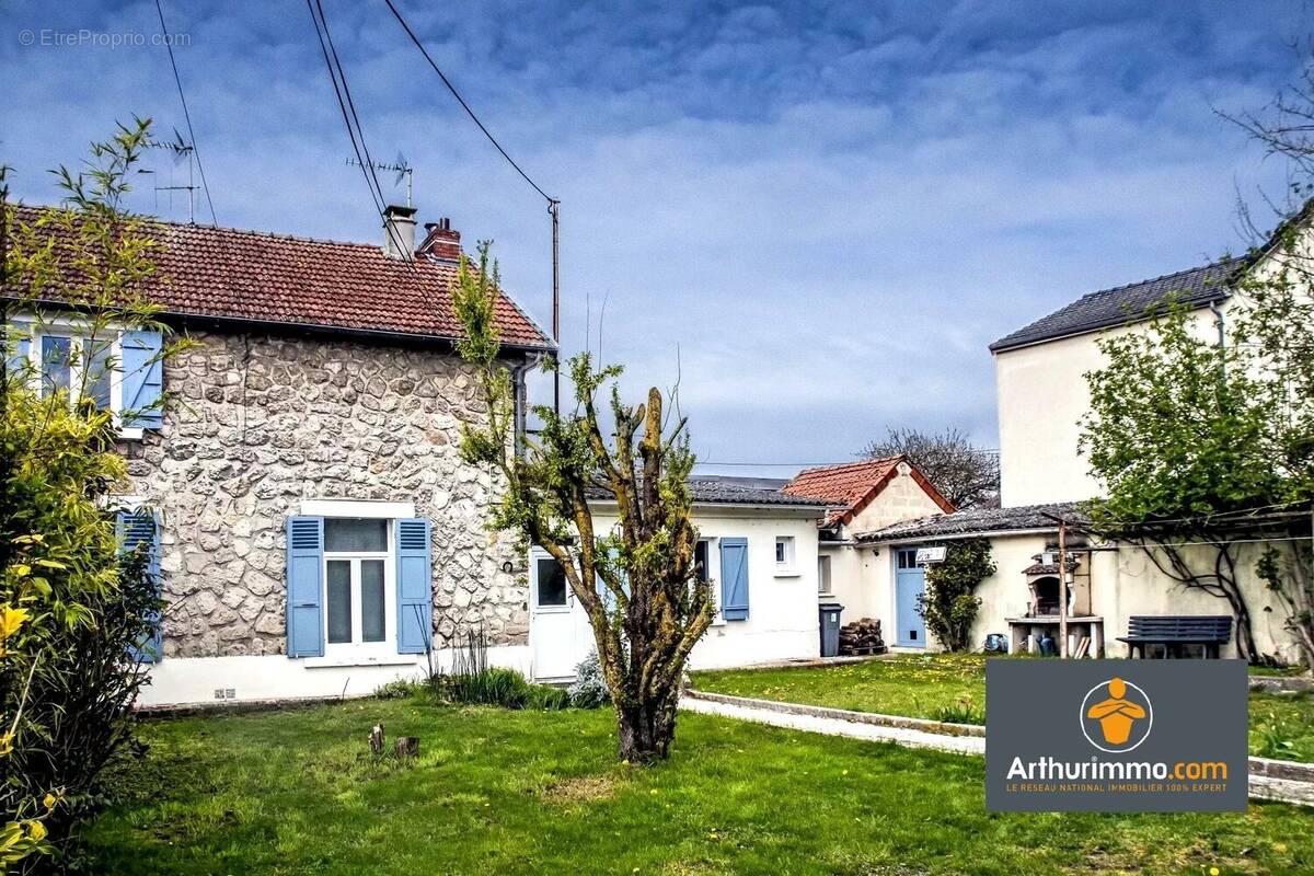 Maison à NEUFCHATEL-SUR-AISNE