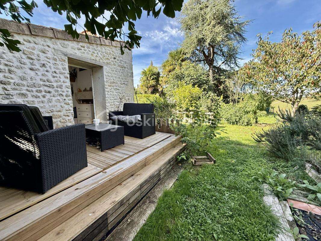 Maison à NIEUL-LES-SAINTES