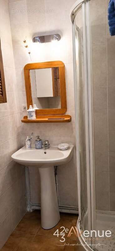 Appartement 58 m² à Saint-Etienne  - photo 5