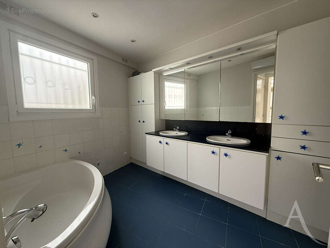 Maison mitoyenne - 6 pièce(s) 148 m² - RENESCURE - photo 5