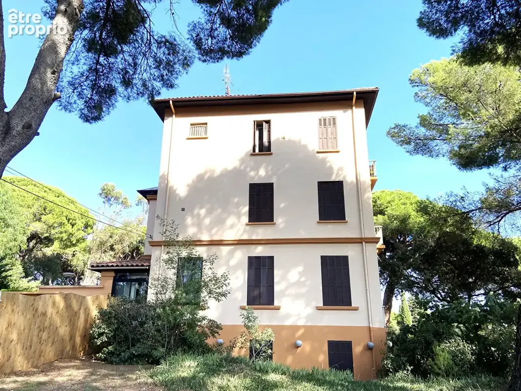 Appartement T1 à vendre à La Londe-les-Maures avec vue mer - Idéal investisseur - photo 2