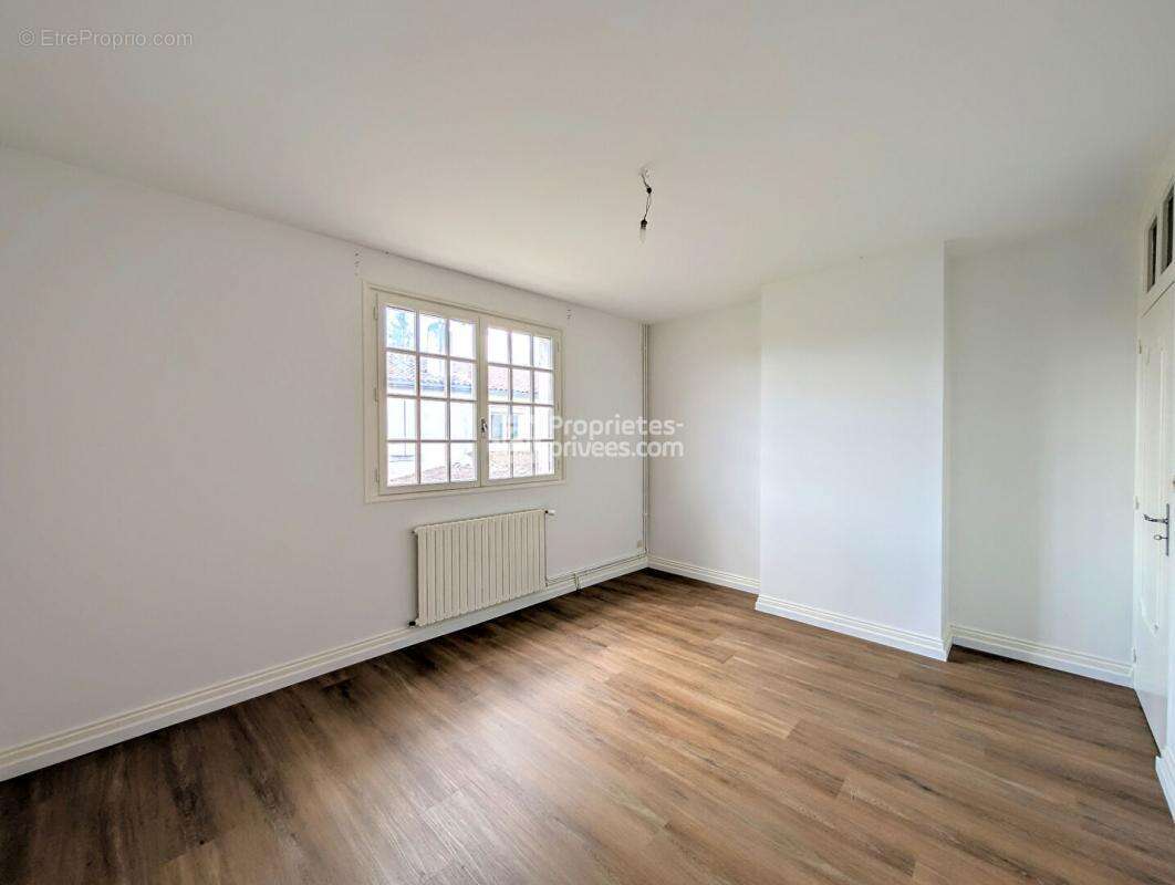 Maison à SAINT-LAURENT-DE-COGNAC