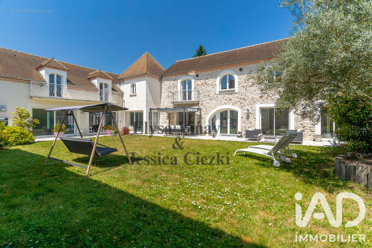 Maison 400 m² à Breuil-Bois-Robert  - photo 6