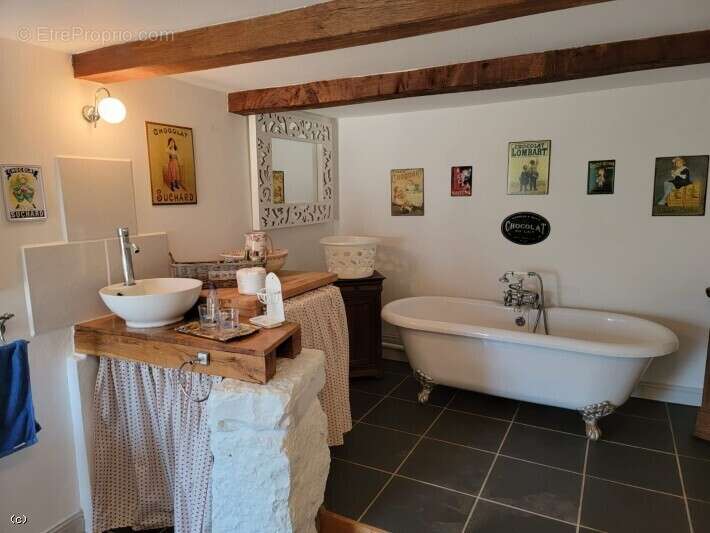 Maison à NANTEUIL-EN-VALLEE