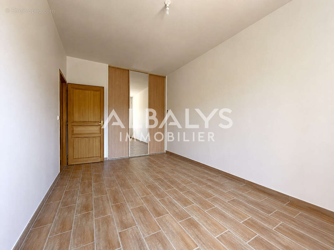 Maison T5 plain-pied - 157m2 - LIBOURNE - photo 5