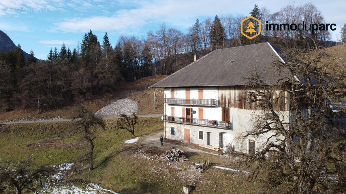 Maison à BELLECOMBE-EN-BAUGES