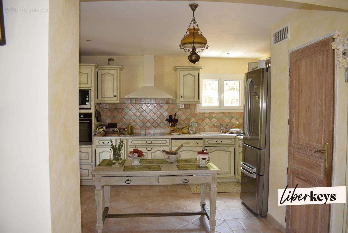 À vendre – Élégante propriété avec piscine et oliveraie à deux pas du magnifique village de Cotignac - photo 4
