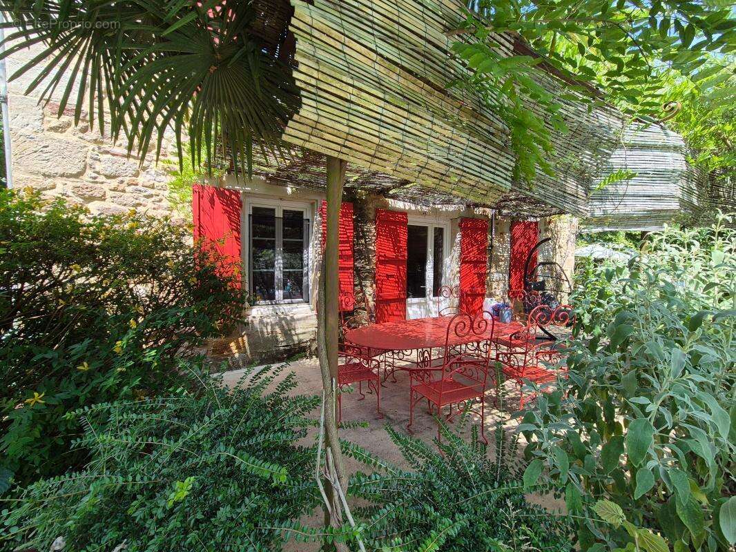 Spacieuse propriété familiale avec appartement indépendant et piscine - photo 4