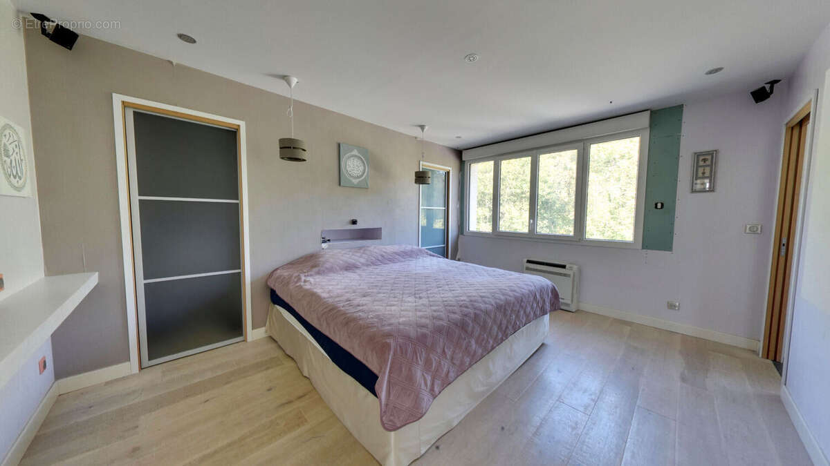 Maison à OZOIR-LA-FERRIERE