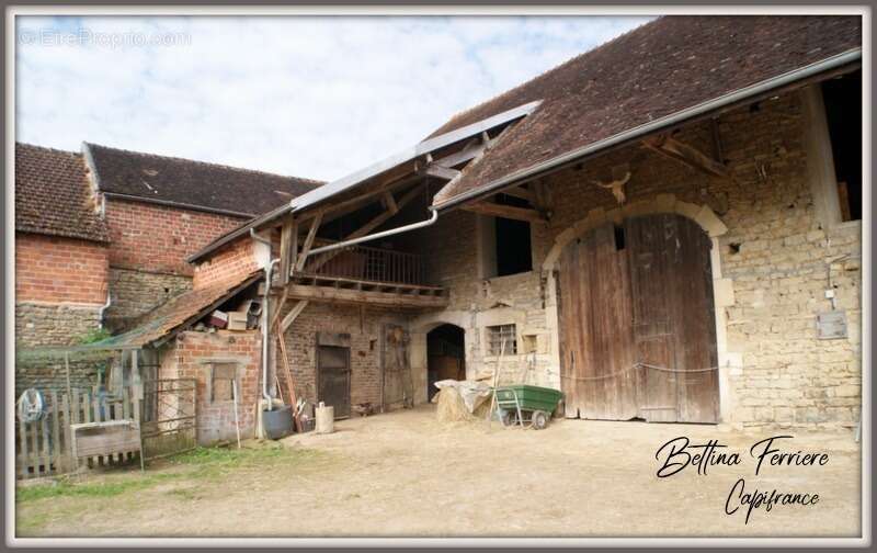 Maison à CORROMBLES