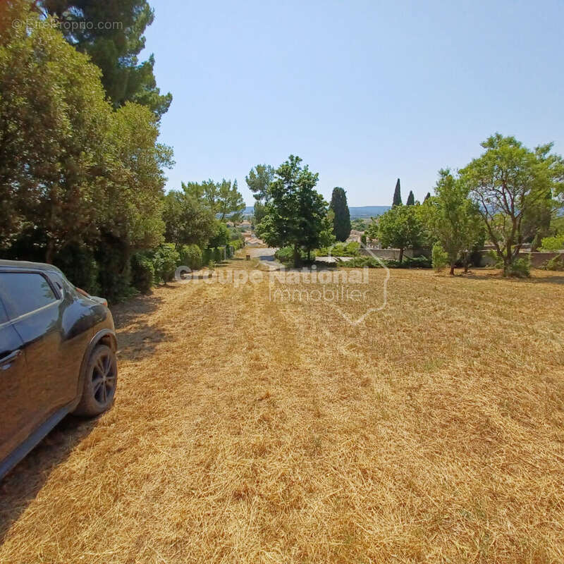 Terrain à CORBIERES
