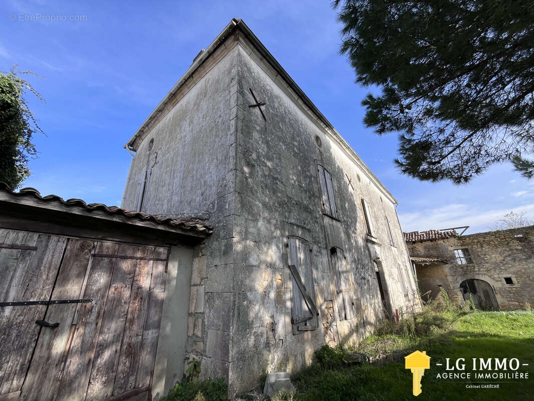 Maison à SAINT-SIGISMOND-DE-CLERMONT