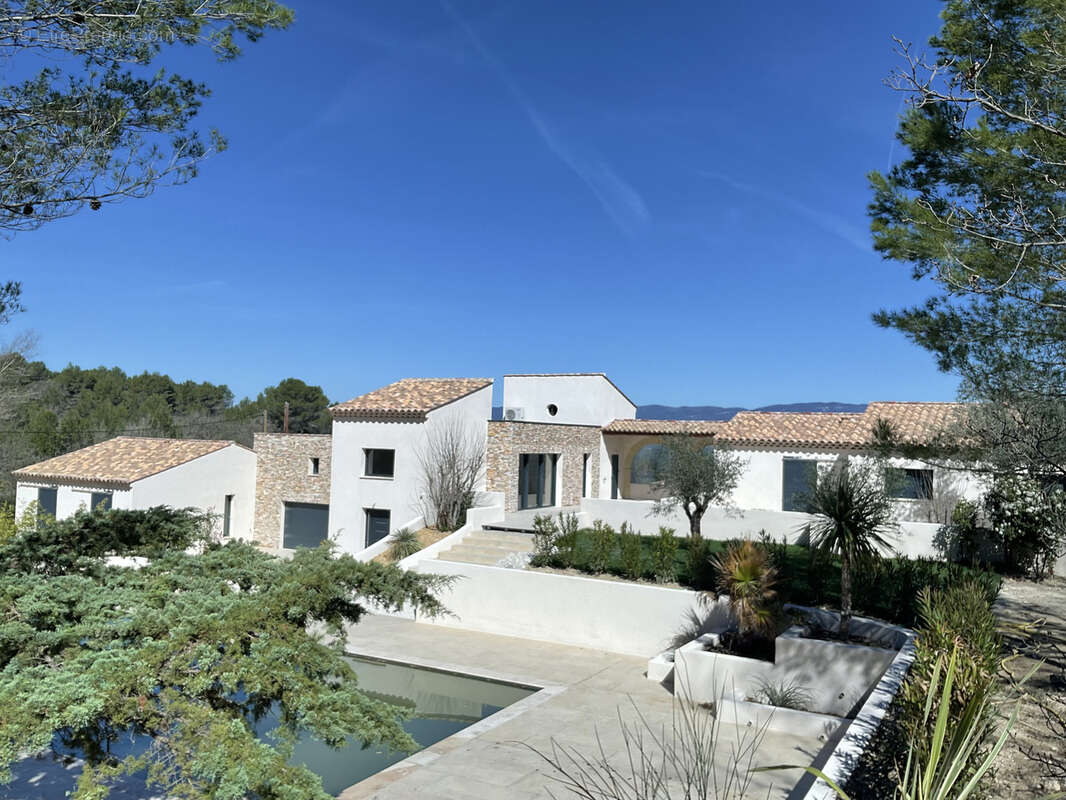 Maison à LE PUY-SAINTE-REPARADE