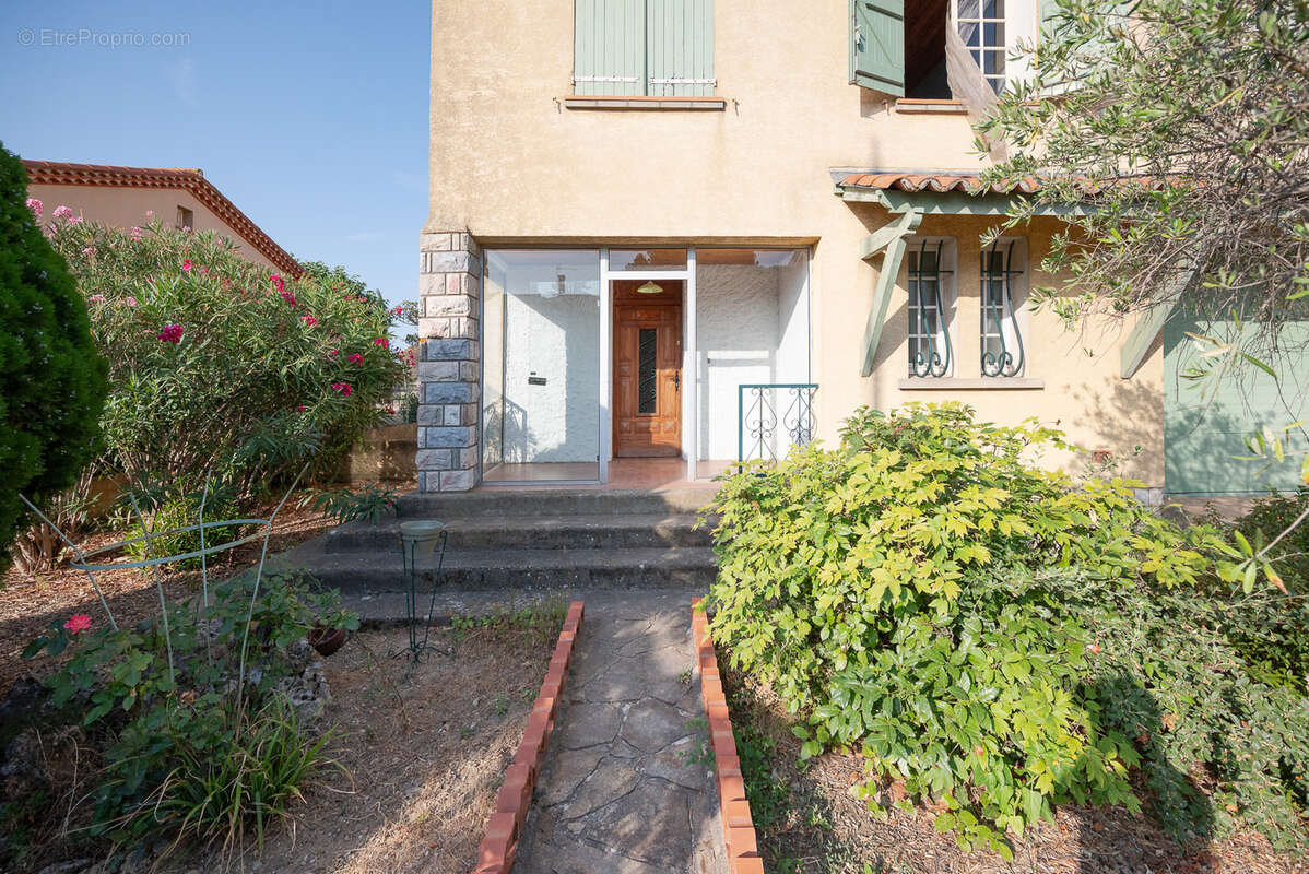 MaisonT5  avec 2 garages sur terrains clos - photo 3