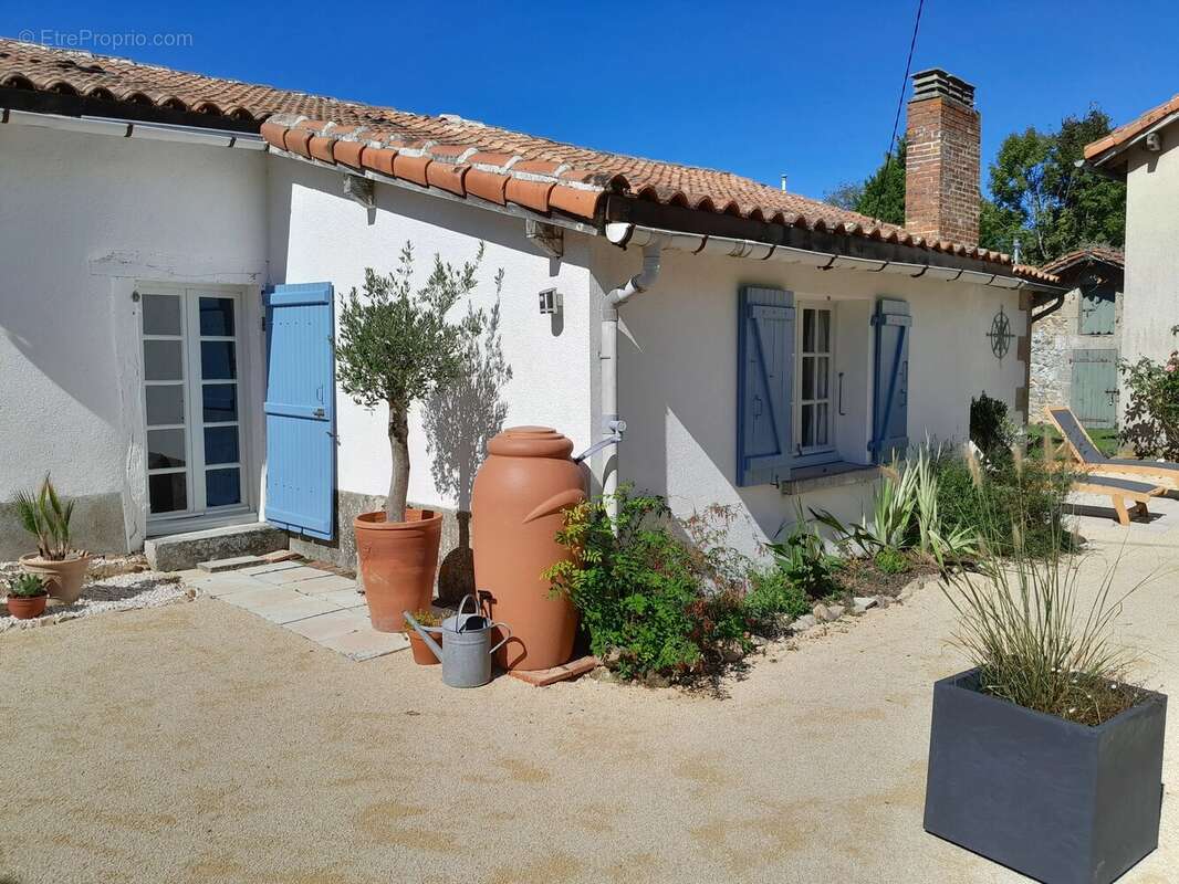 Maison à CONFOLENS