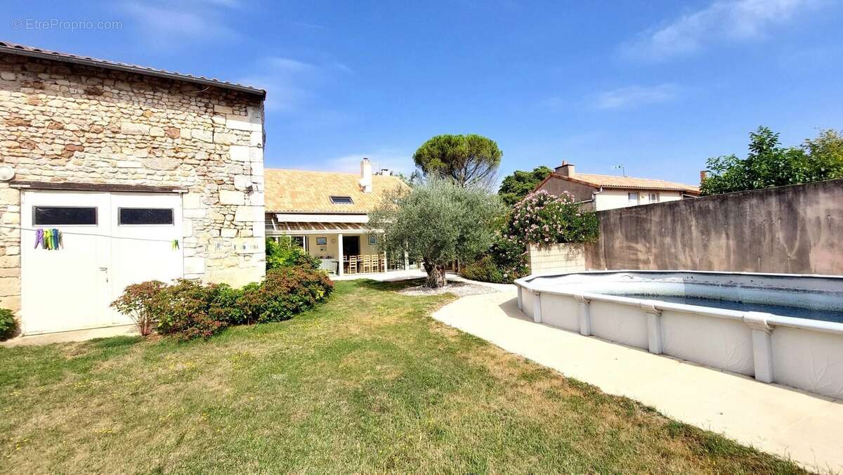 Maison à MONTAMISE