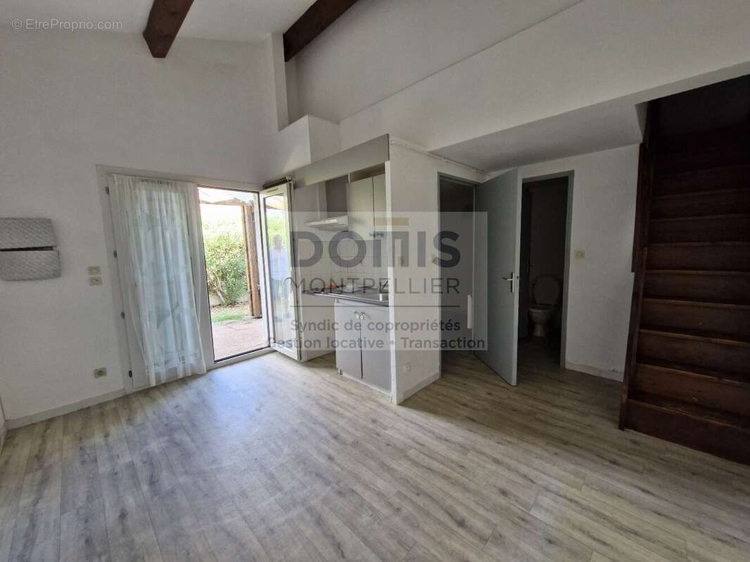 Maison à VIC-LA-GARDIOLE