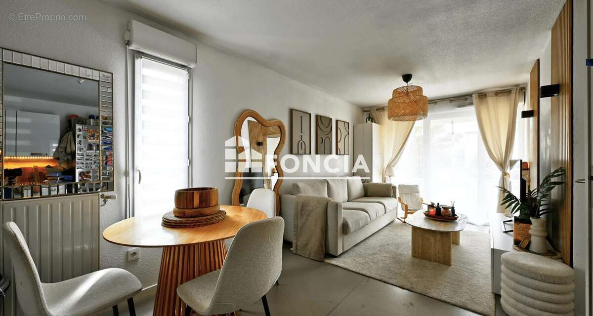 Appartement à CHANTELOUP-LES-VIGNES