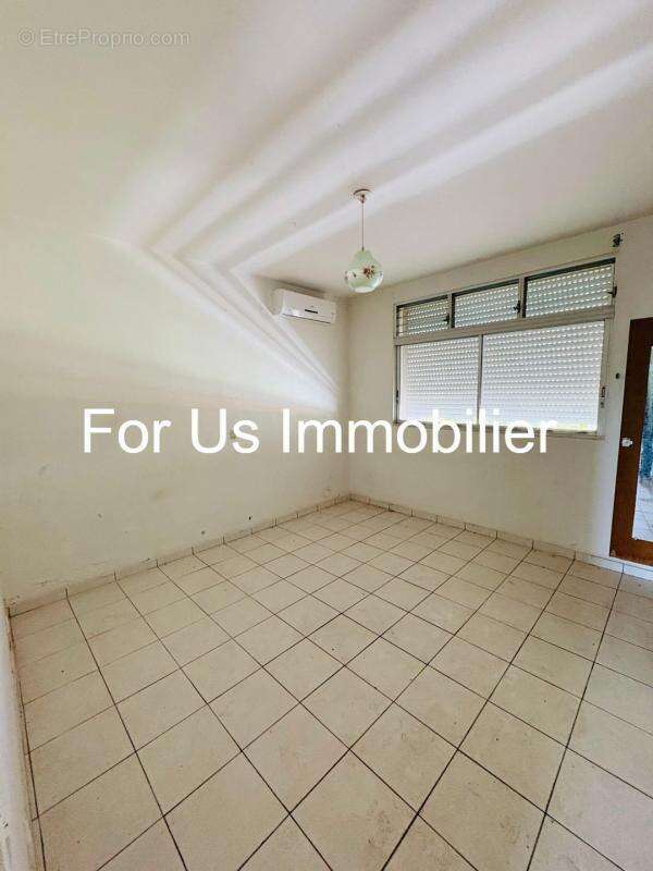 Maison à LES ABYMES