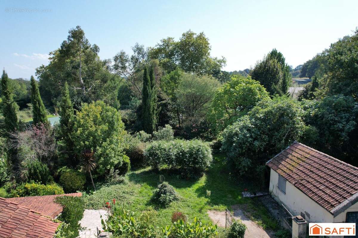 Maison 213 m² à Navarrenx  - photo 4