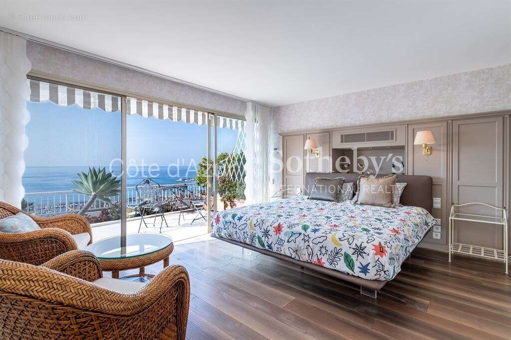 Menton Garavan penthouse duplex vue mer terrasses résidence luxe piscine garage - photo 15