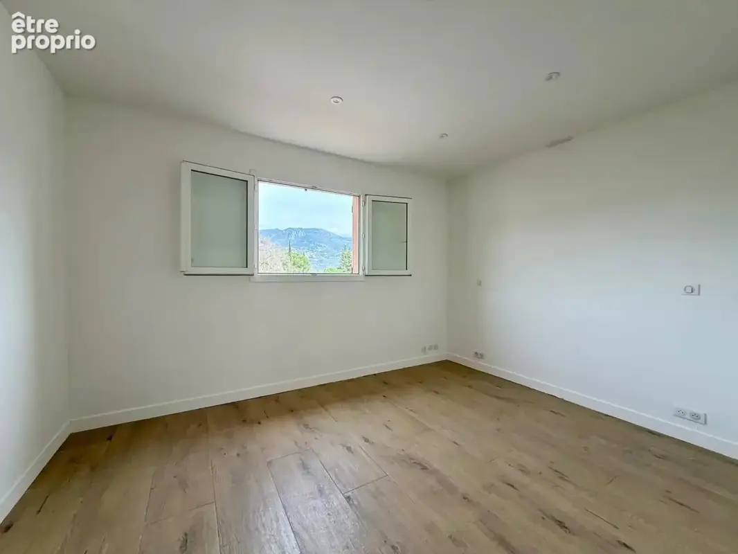 Carros les plans - Superbe duplex entièrement rénové avec terrasse et parking - photo 5