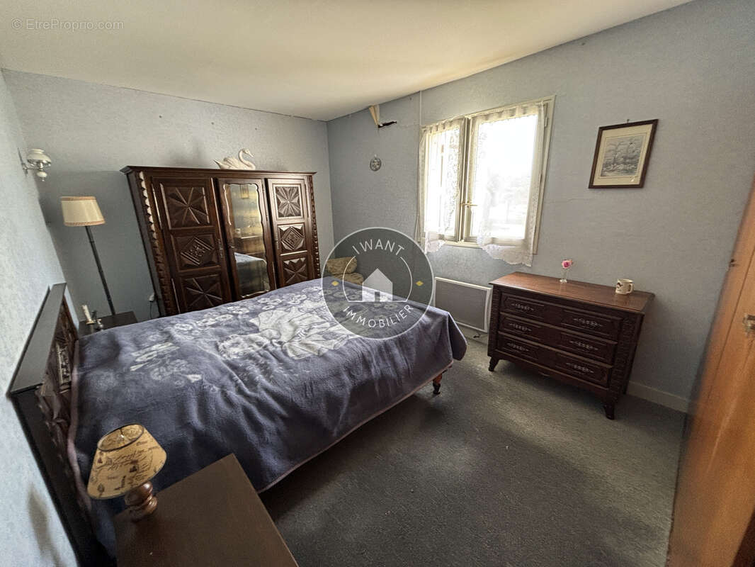 NOUVEAUTÉ I WANT IMMO Maison de bourg aux Rosiers avec beau potentiel ! - photo 8