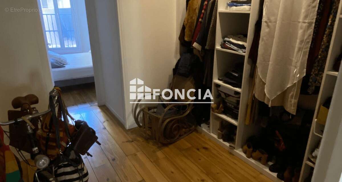 Sète centre-ville — Bel appartement traversant de 66 m² au 1er étage, DPE B, dans une petite copropriété calme à deux pas des co - photo 5