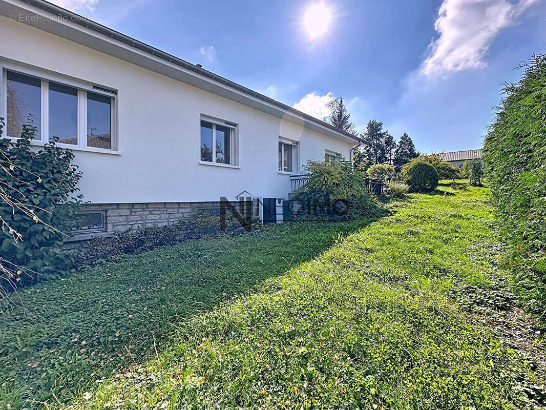 Maison à NEUFCHATEAU