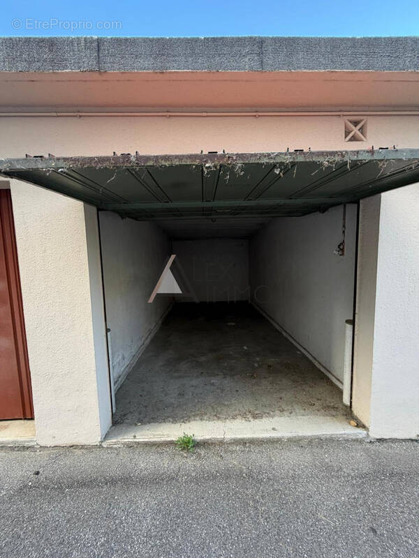 Parking à MARSEILLE-12E