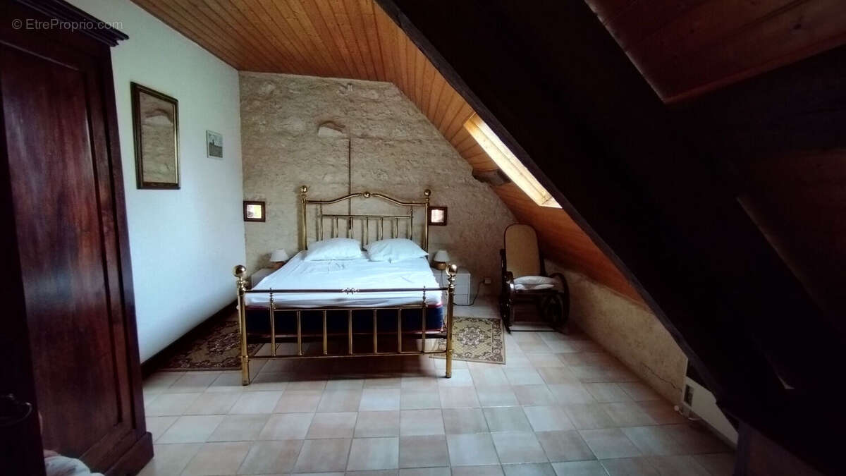 Maison à AZAY-LE-FERRON