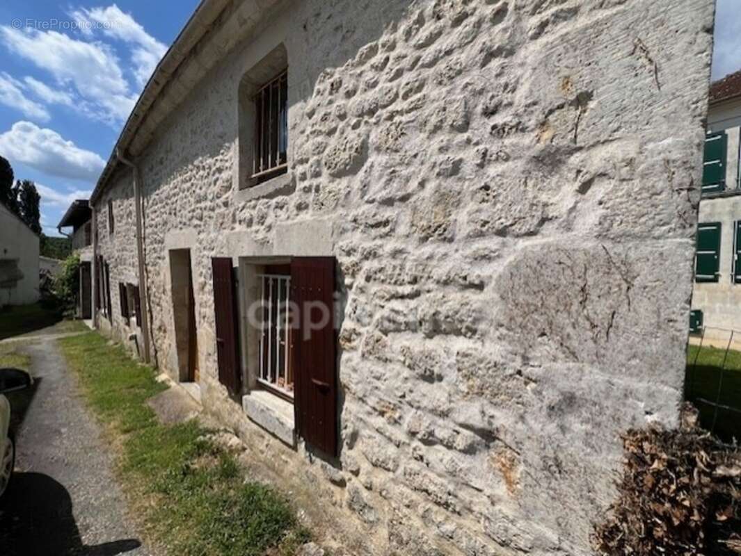 Ensemble de 2 maisons indépendantes à vendre, BUSSAC SUR CHARENTE (17) - photo 5